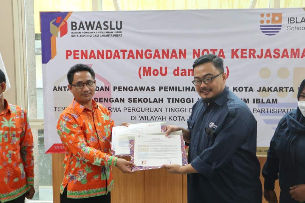 Ceremony Penandatanganan MoU STIH IBLAM dengan Badan Pengawas Pemilu Kota Jakarta Pusat dalam bidang Tri Dharma Perguruan Tinggi dan Partisipasi Pengawasan Pemilu di Wilayah Jakarta Pusat