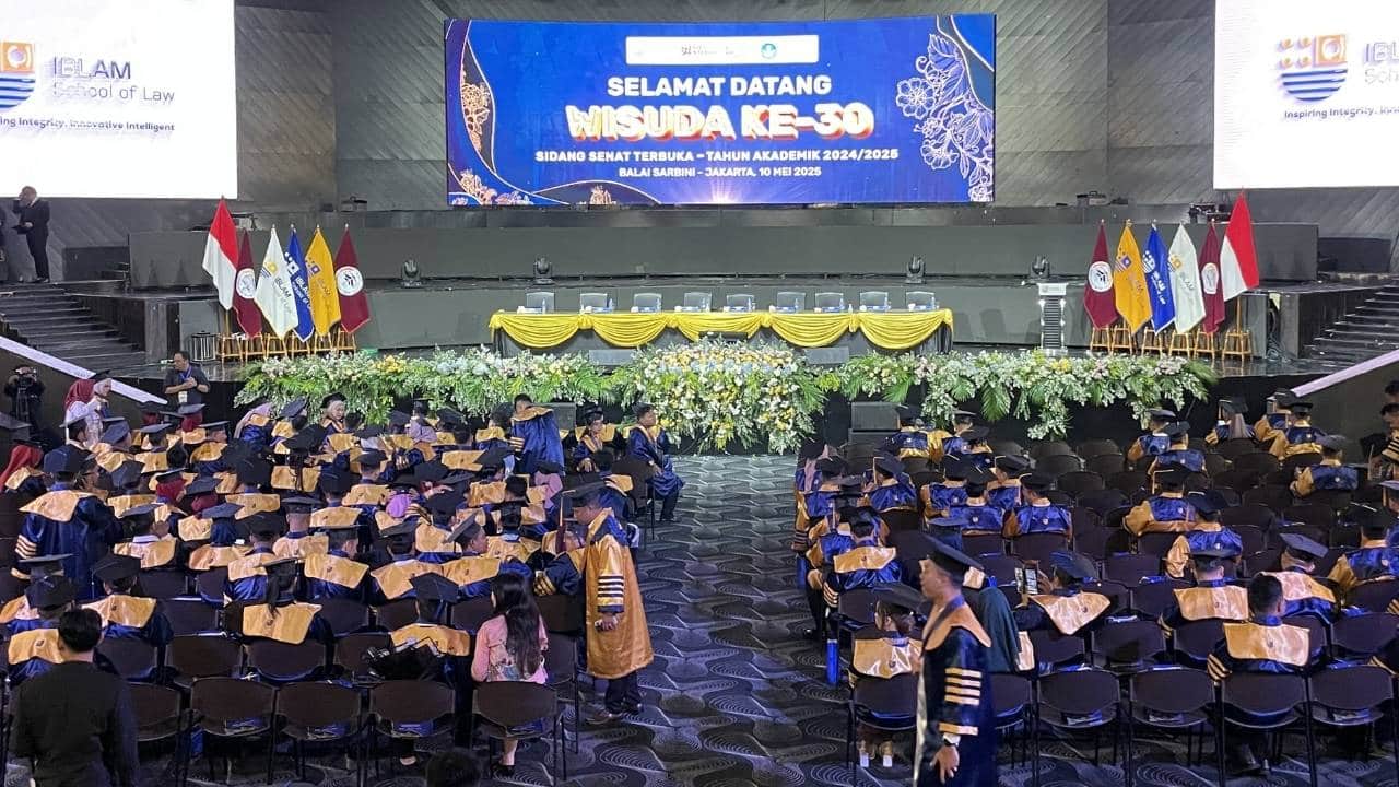 Suasana Wisuda Ke-30 IBLAM School of Law (1)